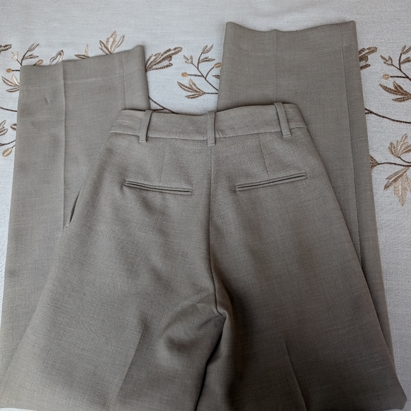 Aritzia Wilfred Effortless Pants - (Re)ssential - Heather Chrome - Picture 2 of 3